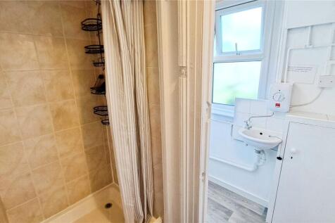 Shared Showerroom/Wc