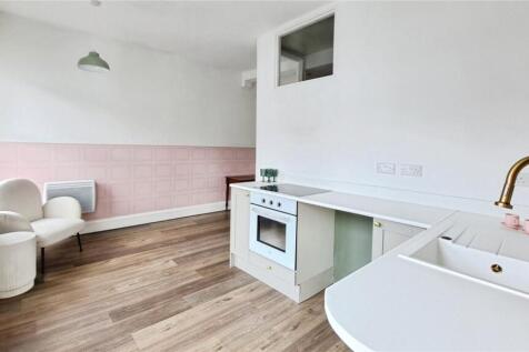 Living Room/Kitchen