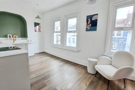 Living Room/Kitchen