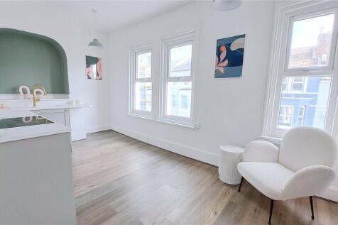 Living Room/Kitchen