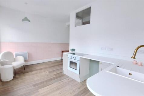 Living Room/Kitchen