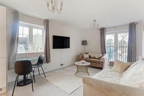 Living Room (2)