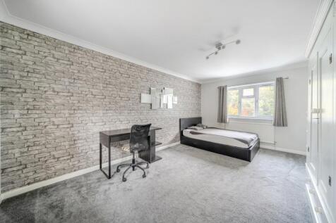 1376470-4-690b369...