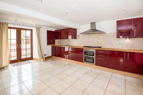 Kitchen / Dining Roo