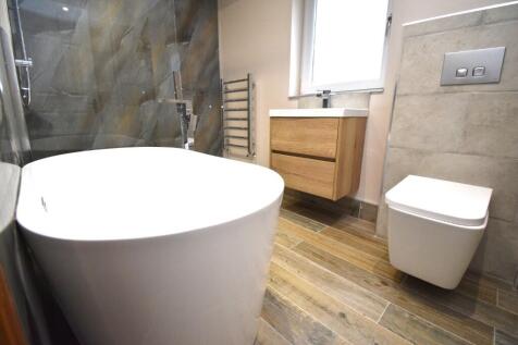 Shower/Bathroom