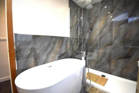Shower/Bathroom
