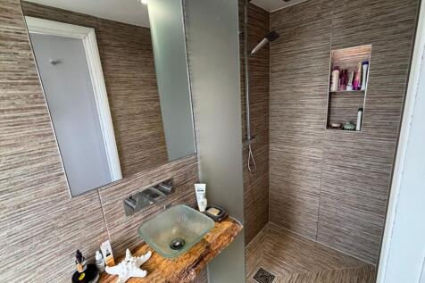 En-Suite - 2
