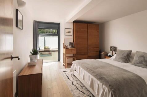 Keeling House, E2