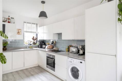 Tryon Crescent, E9