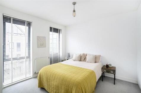 Tryon Crescent, E9