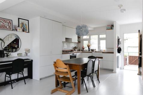Longman House E2