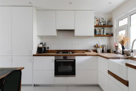 Longman House E2