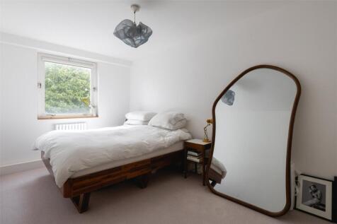 Longman House E2