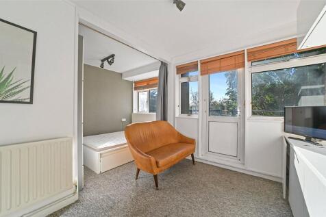 Solander Gardens, E1