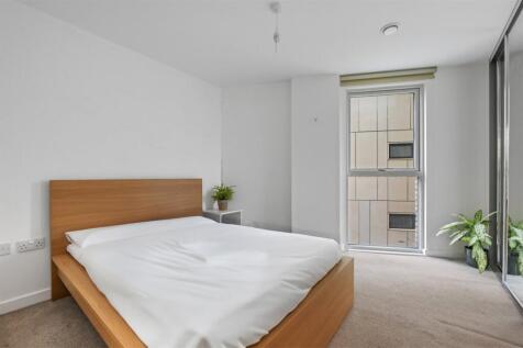 Atkins Square E8