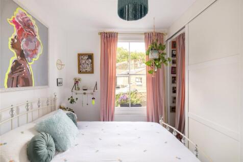Wellington Row, E2