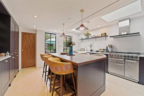 Brougham Road E8