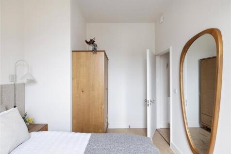 Albion Court, E1