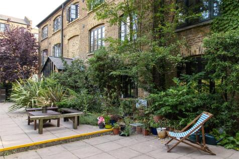 Lion Mills, E2