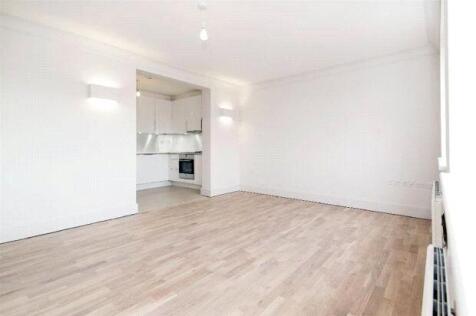 Albion Court E1