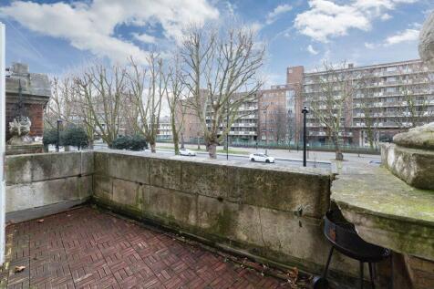 Albion Court E1