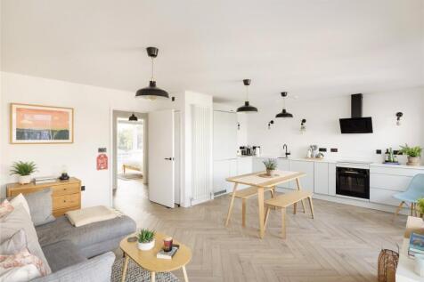 Biggs Square E9