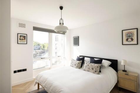 Biggs Square E9