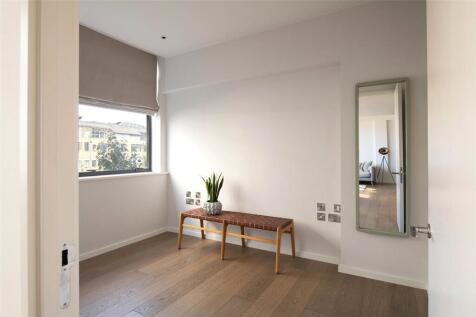 Long Street, E2
