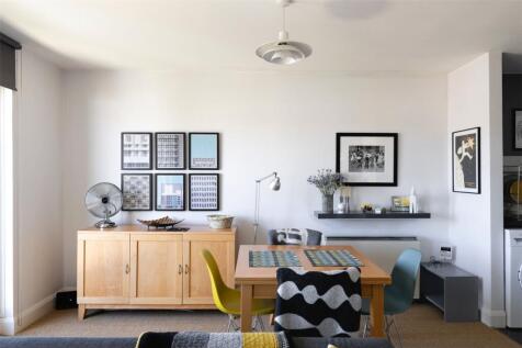 Kempton Court, E1