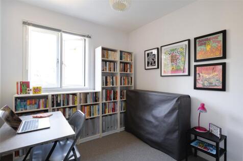 Kempton Court, E1