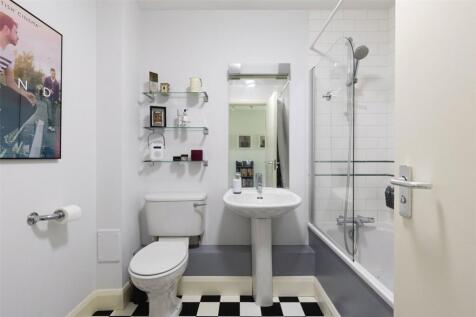 Kempton Court, E1