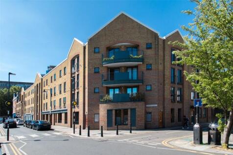 Kempton Court, E1