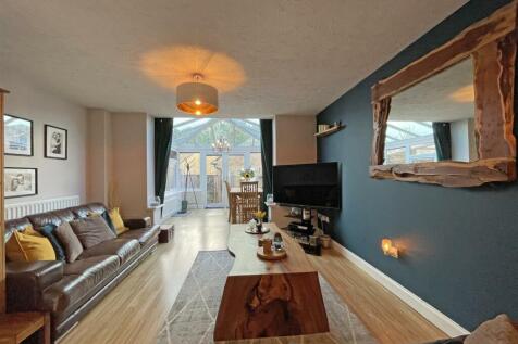 Temeraire Road 16 - Lounge.jpg
