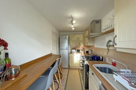 Temeraire Road 16 - Kitchen 1.......jpg