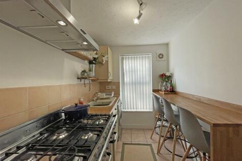 Temeraire Road 16 - Kitchen 2.jpg