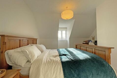 Temeraire Road 16 - Bed 1.jpg