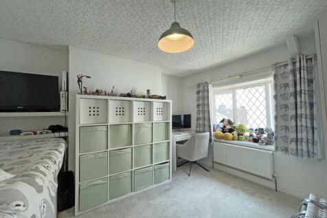 Hollow Hayes 1 - Bed 2...jpg