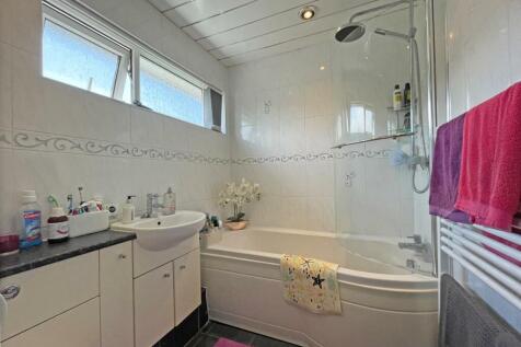 Beaumaris Road 113 Bathroom.jpg