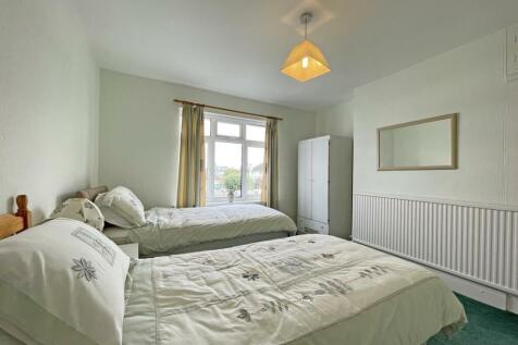 Bowden Park Road 47 Bed 2...jpg