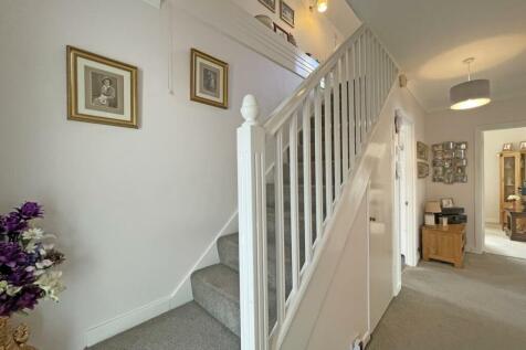 Kingswear Crescent 8 - Entrance Hall.jpg