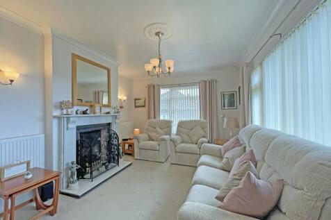 Kingswear Crescent 8 - Lounge 2.jpg
