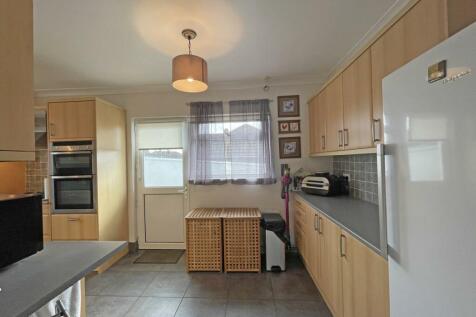 Kingswear Crescent 8 - Kitchen 1...jpg