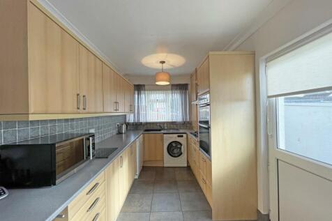 Kingswear Crescent 8 - Kitchen 2.jpg