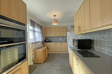 Kingswear Crescent 8 - Kitchen 3.jpg
