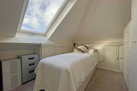 Kingswear Crescent 8 - Bed 3.jpg