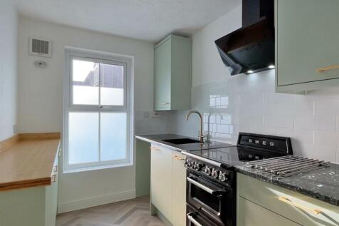 Temeraire Road 22 Kitchen.jpg
