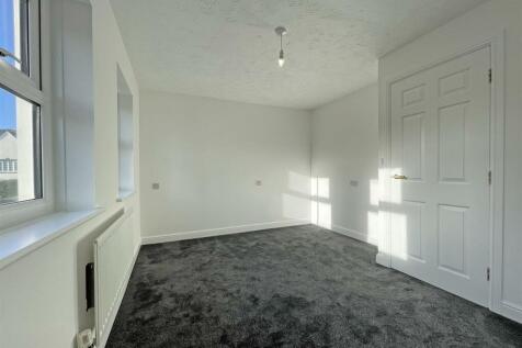Temeraire Road 22 Bed 2.....jpg