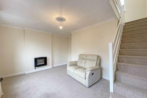 Newbury Close 37 Living Room.jpg