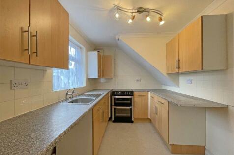 Newbury Close 37 Kitchen.JPG