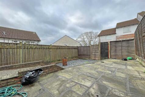 Newbury Close 37 Garden 1.jpg